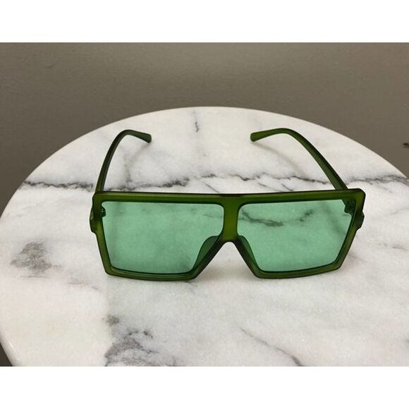 Women's Fashion Sunglasses - Picture 4 of 6